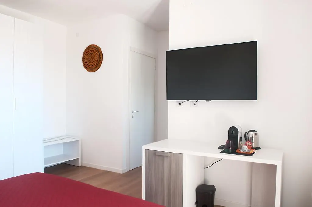 Four Rooms Guesthouse Oristano 3*,
